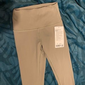 Wunder under high rise tights